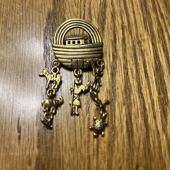 NOAHS ARK PIN BROOCH GOLD TONE - Picture 1 of 4